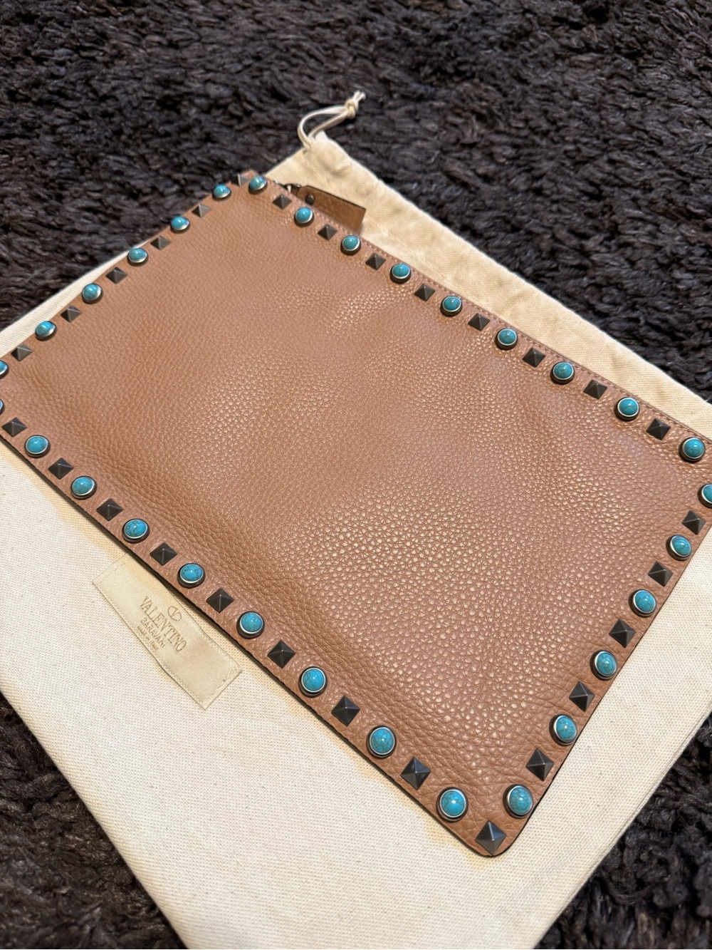 Valentino Garavani Rockstud Flat Ziptop Pouch